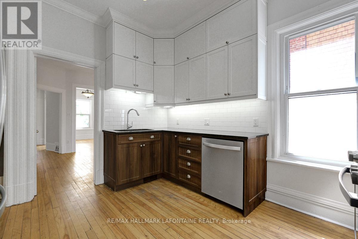 138 CONCORD STREET S - 12