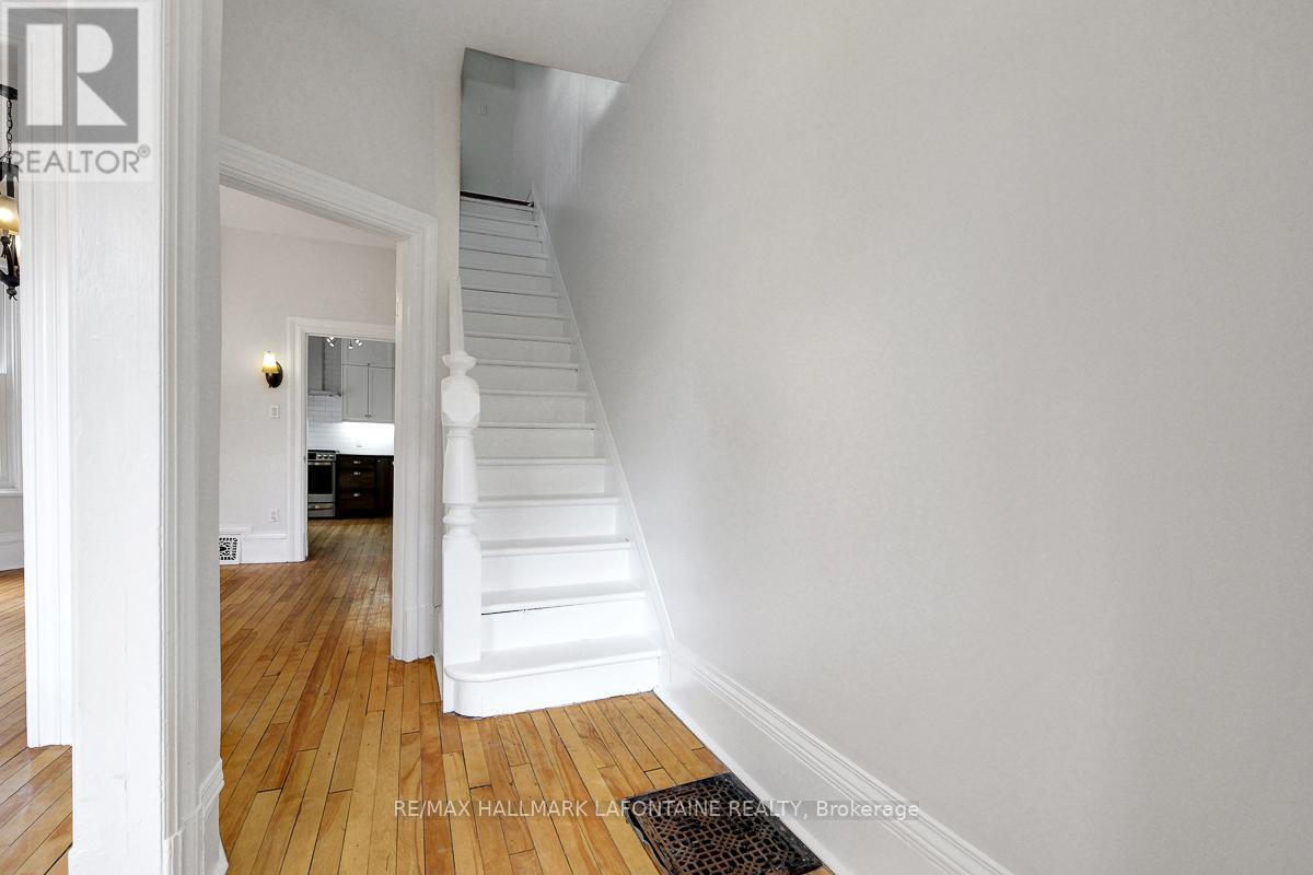 138 CONCORD STREET S - 2