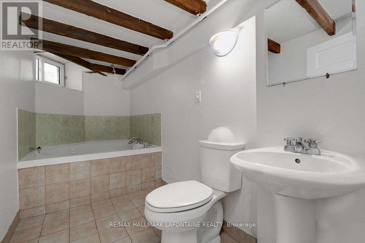 138 CONCORD STREET S - 27