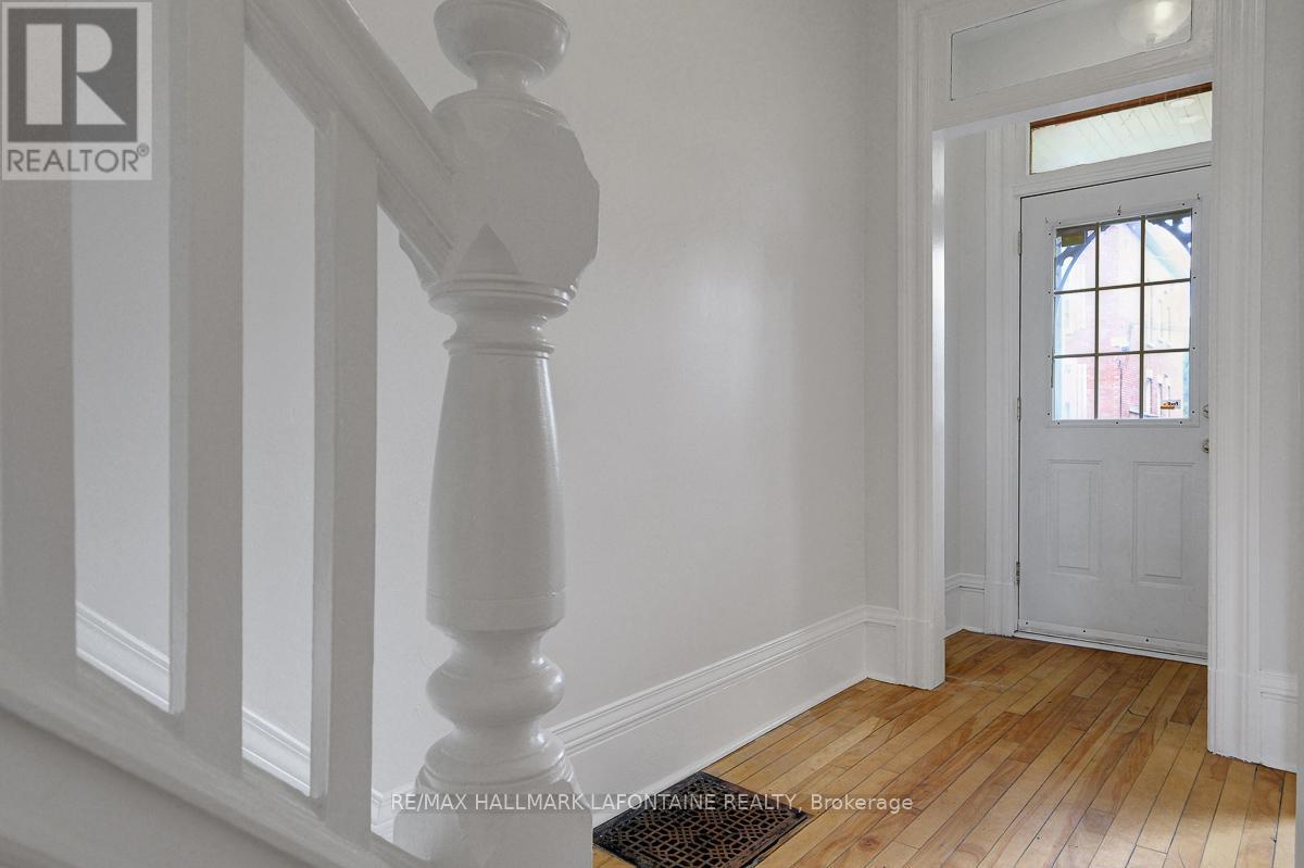 138 CONCORD STREET S - 3
