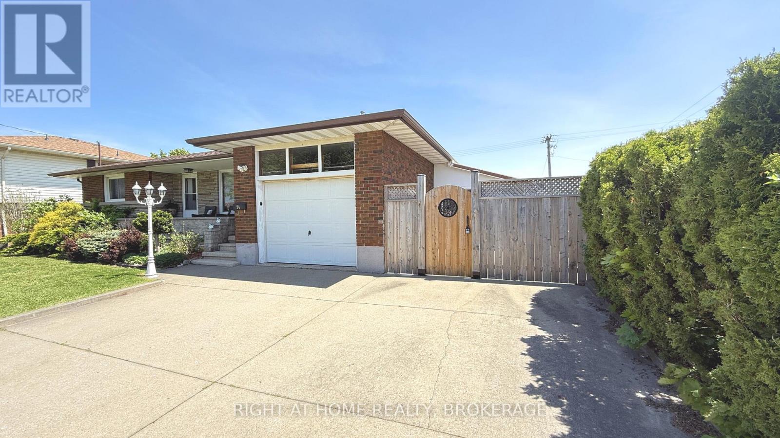 94 WELLINGTON STREET - Image 2