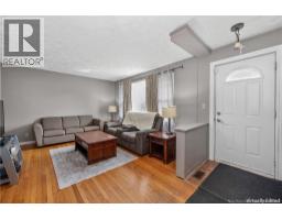 190 Maple Street, photo 3