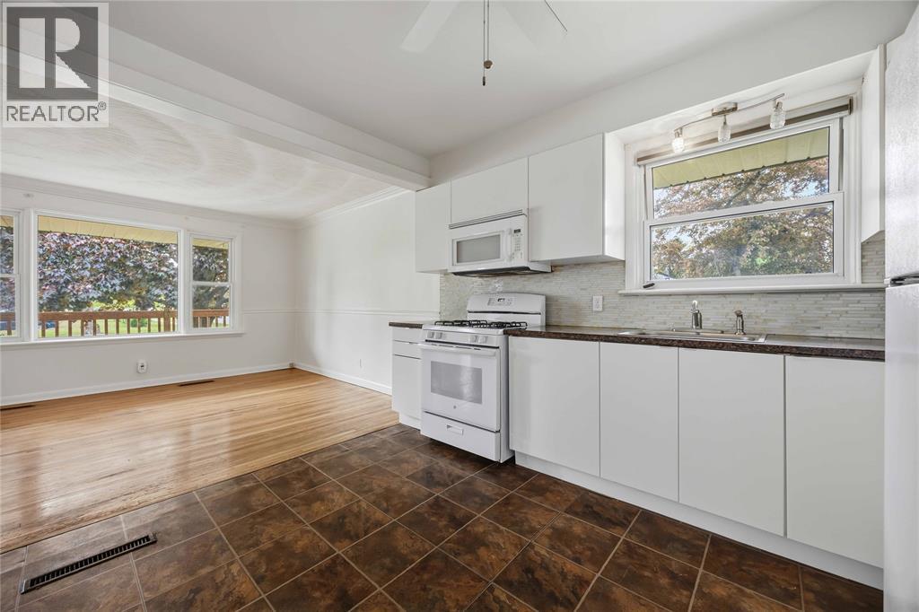 5 ABERDEEN AVENUE - 10