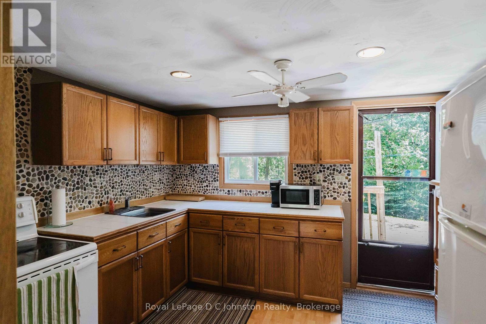102 THOMPSON AVENUE - 11
