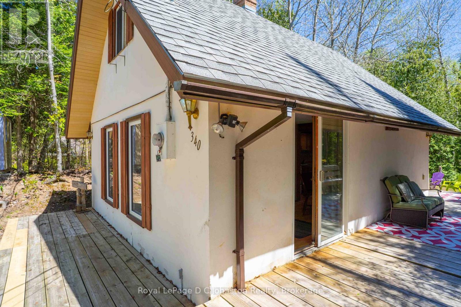 102 THOMPSON AVENUE - 26