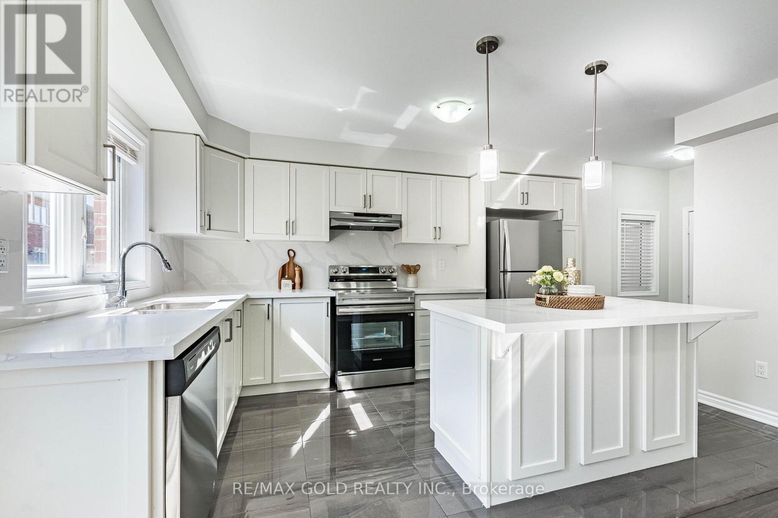87 BENHURST CRESCENT - 15