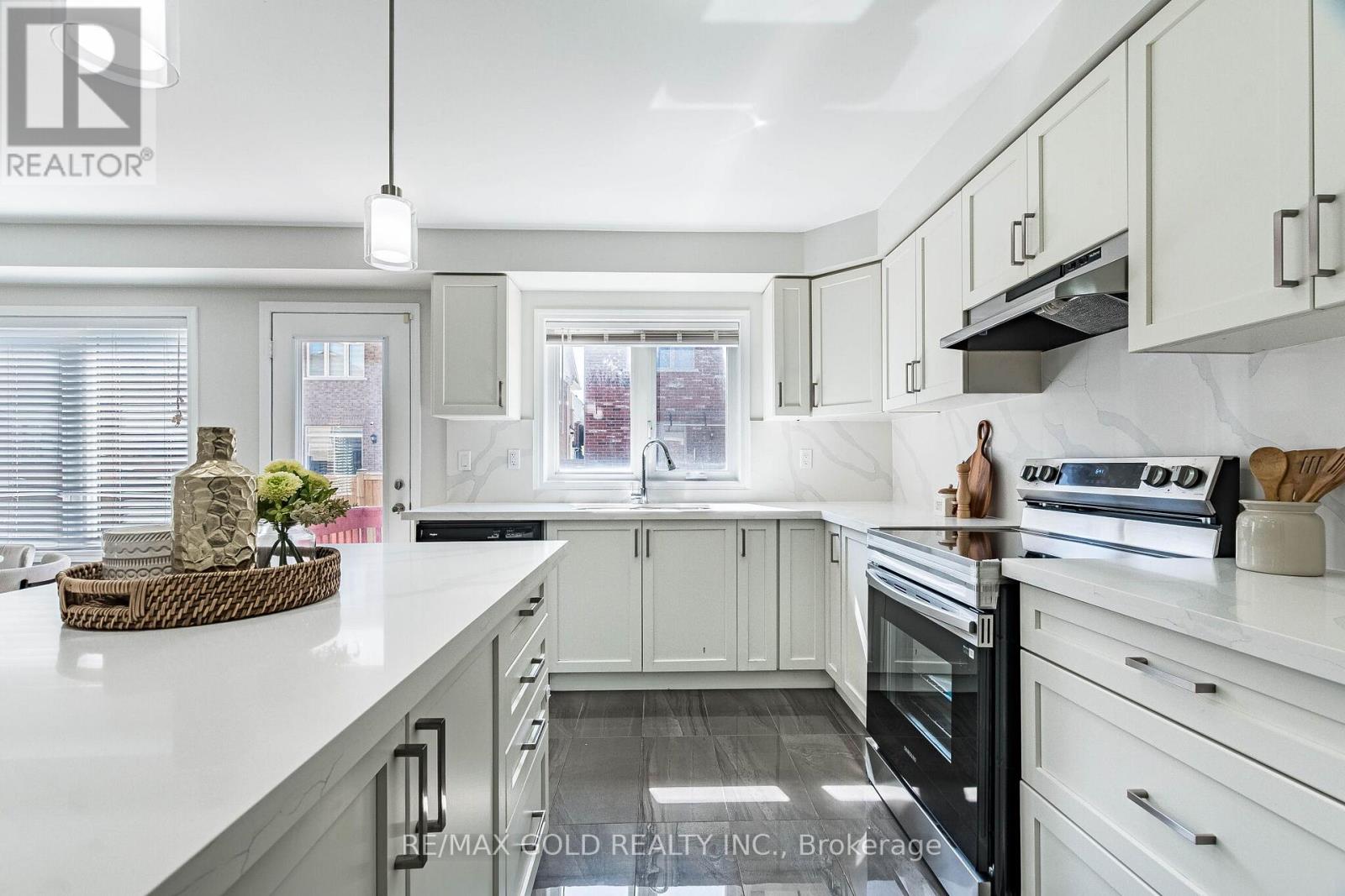 87 BENHURST CRESCENT - 17