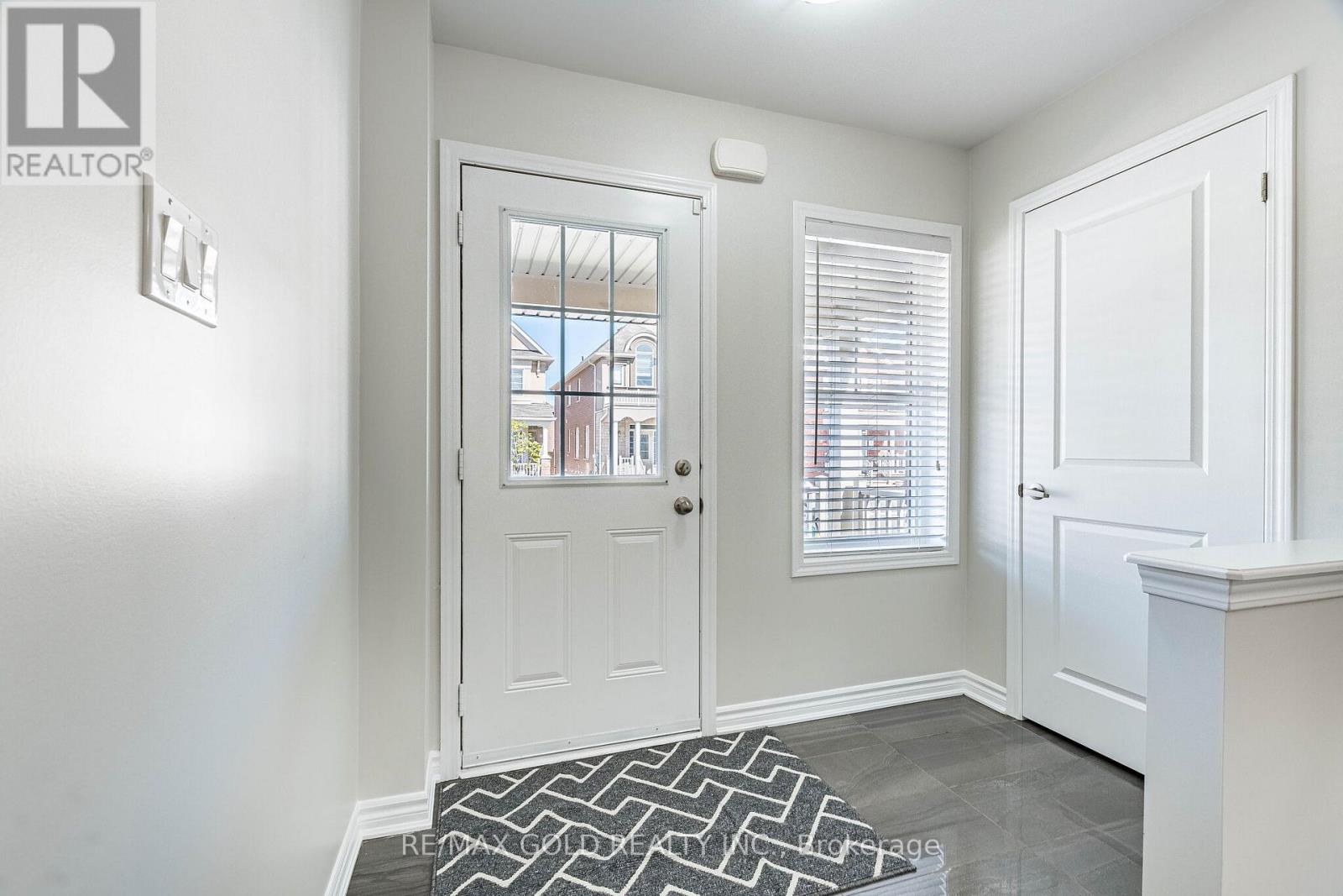 87 BENHURST CRESCENT - 5