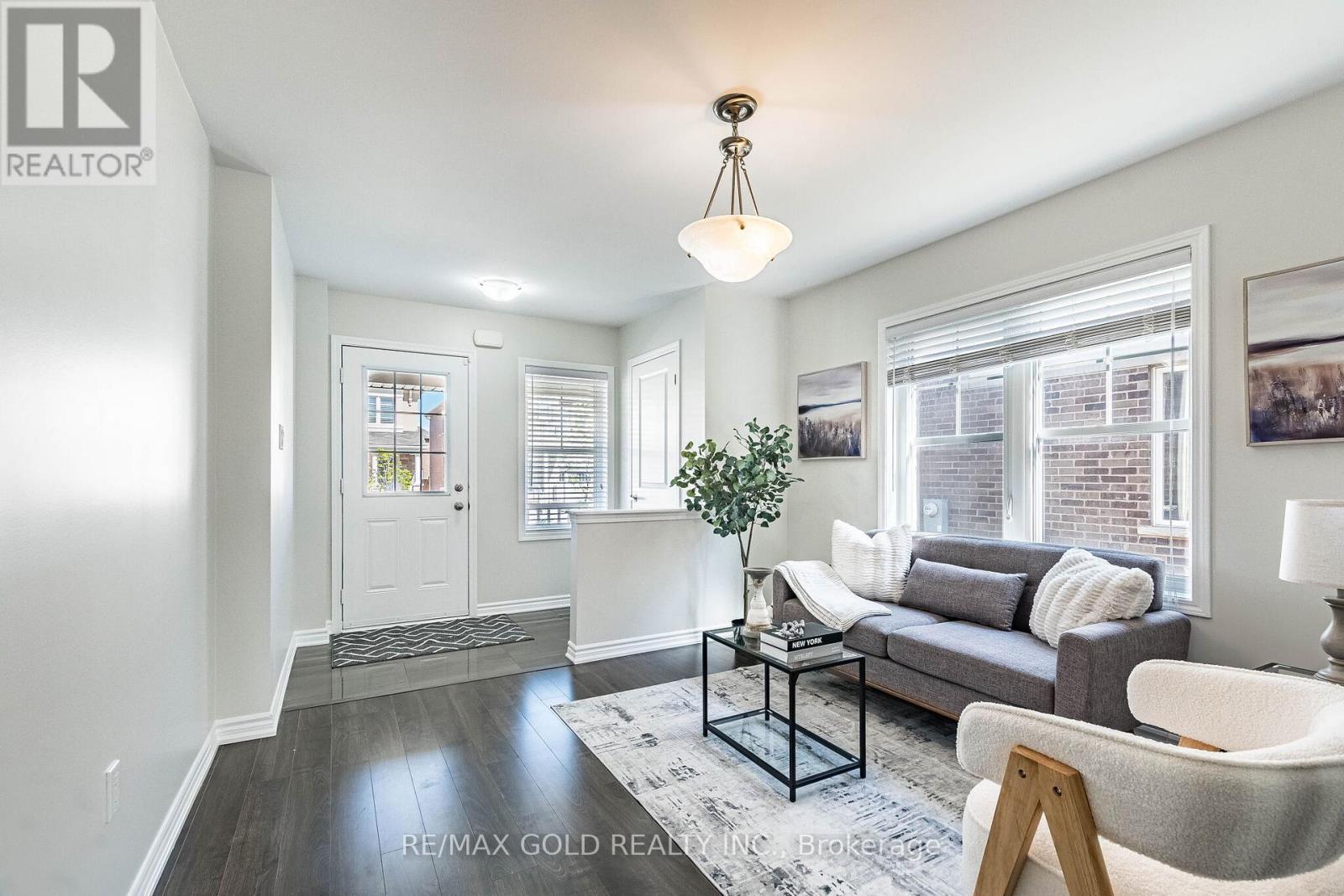 87 BENHURST CRESCENT - 7
