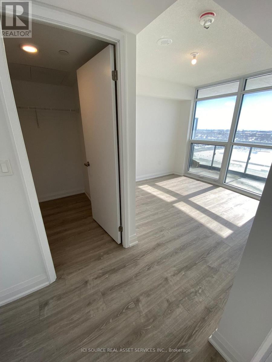 #1009 30 GIBBS ROAD - 12