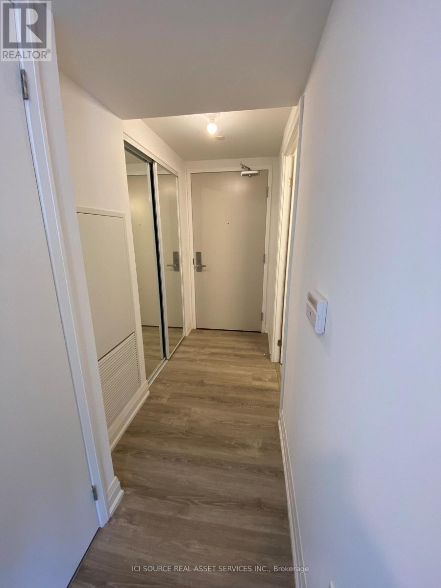 #1009 30 GIBBS ROAD - 19