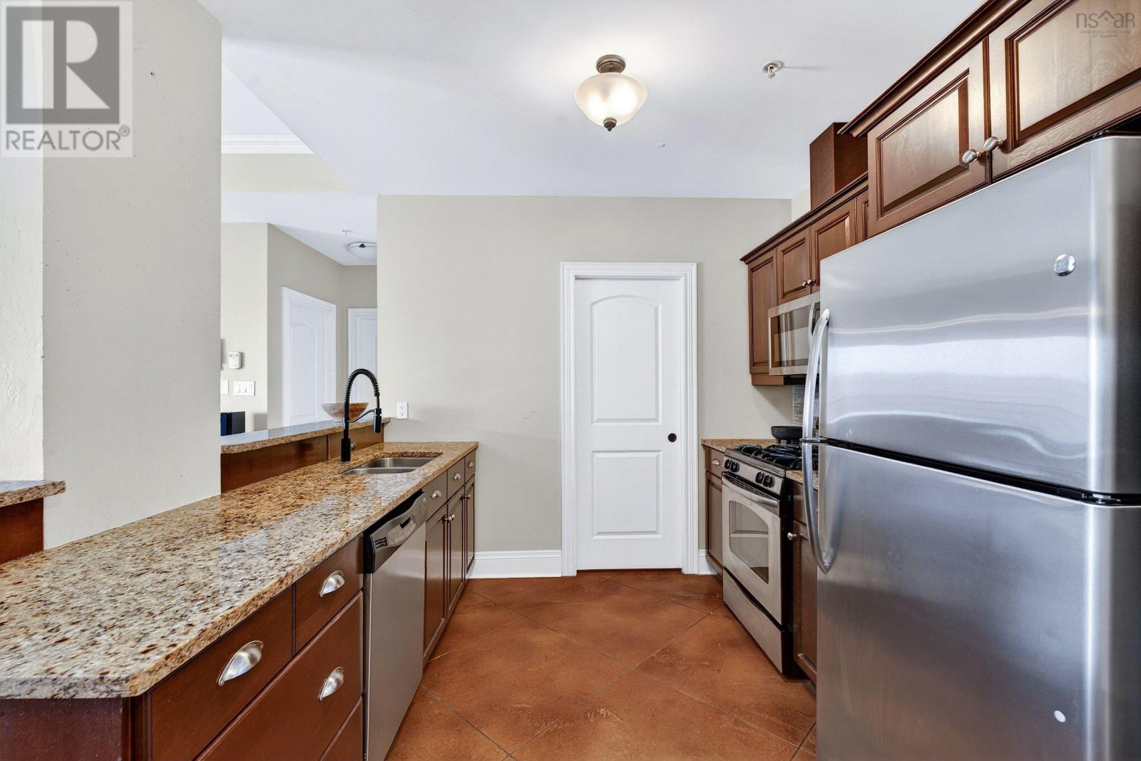 #503 70 Ochterloney Street - 16
