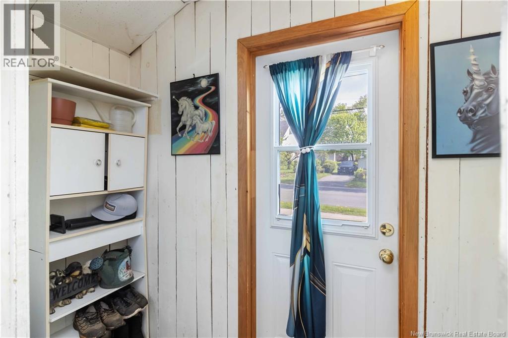 642 Maclaren Avenue - Image 2