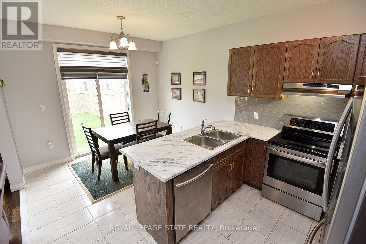 111 FESTIVAL WAY - 15