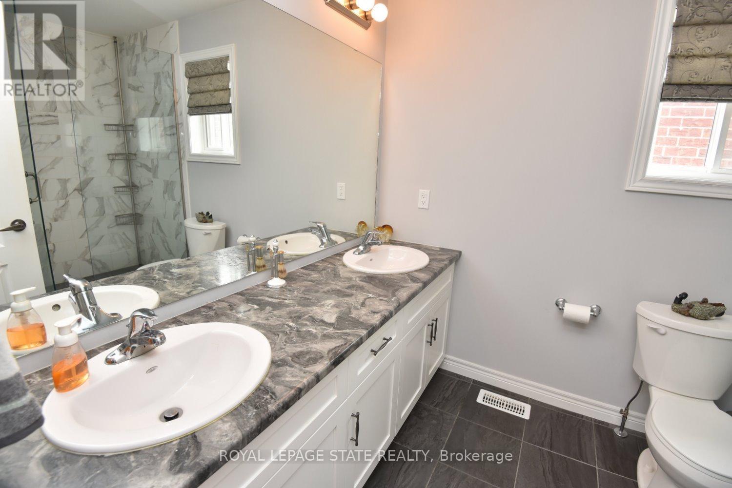 111 FESTIVAL WAY - 26