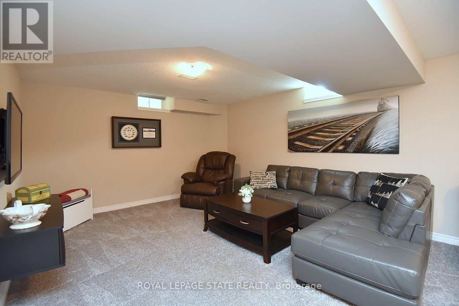 111 FESTIVAL WAY - 31