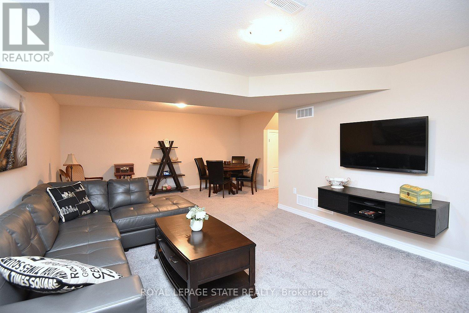 111 FESTIVAL WAY - 32
