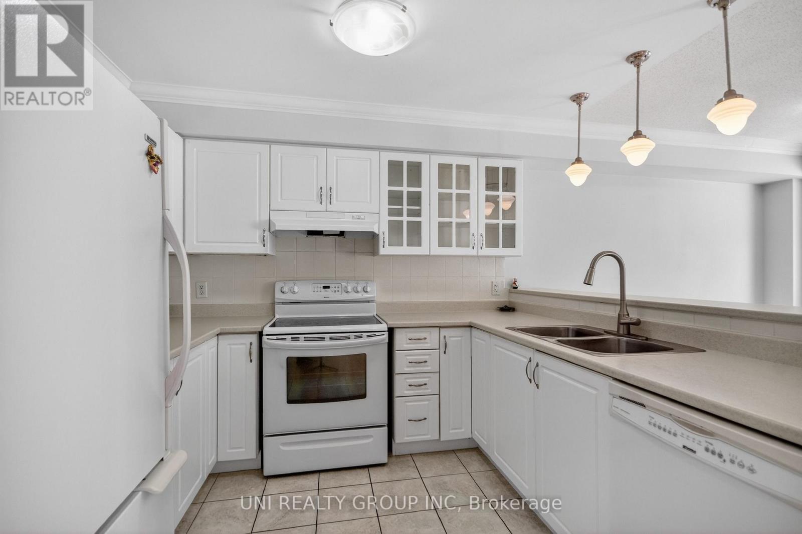 546 ASHBOURNE CRESCENT - 16