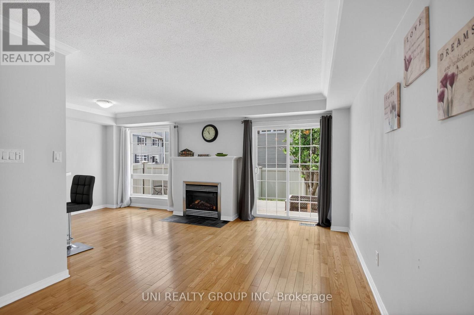 546 ASHBOURNE CRESCENT - 7
