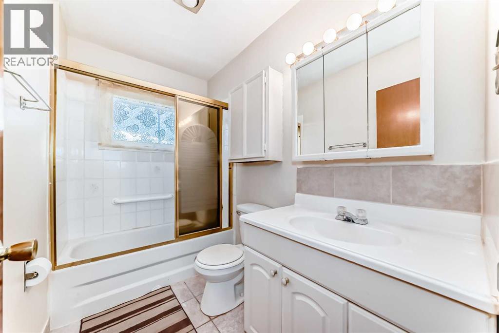 1527 49 Street SE - 16