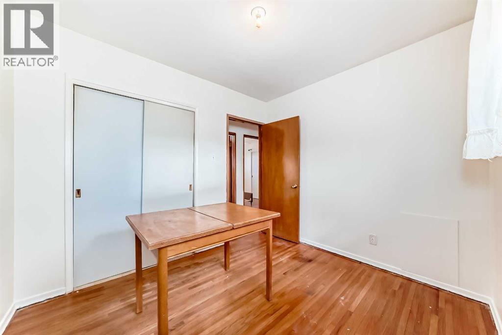 1527 49 Street SE - 15