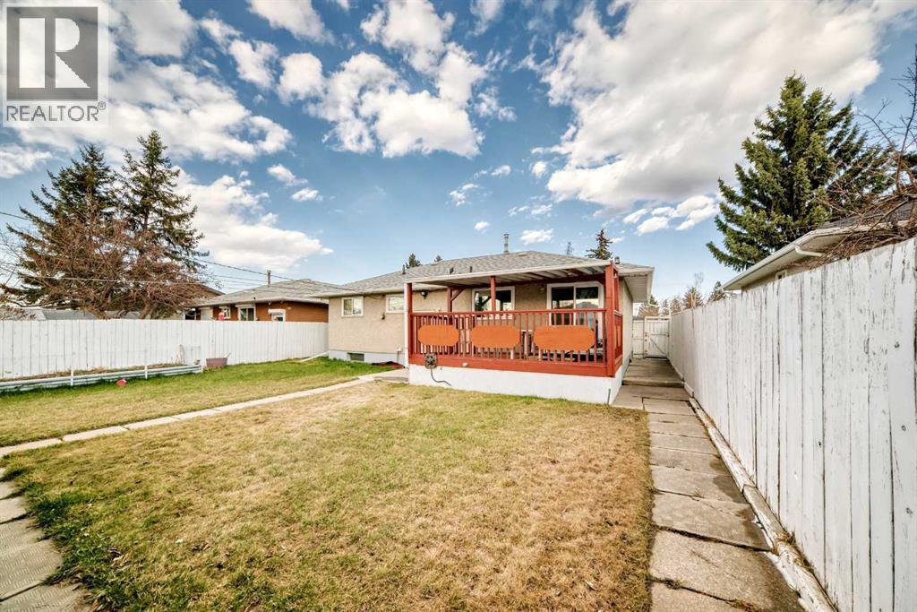 1527 49 Street SE - 29