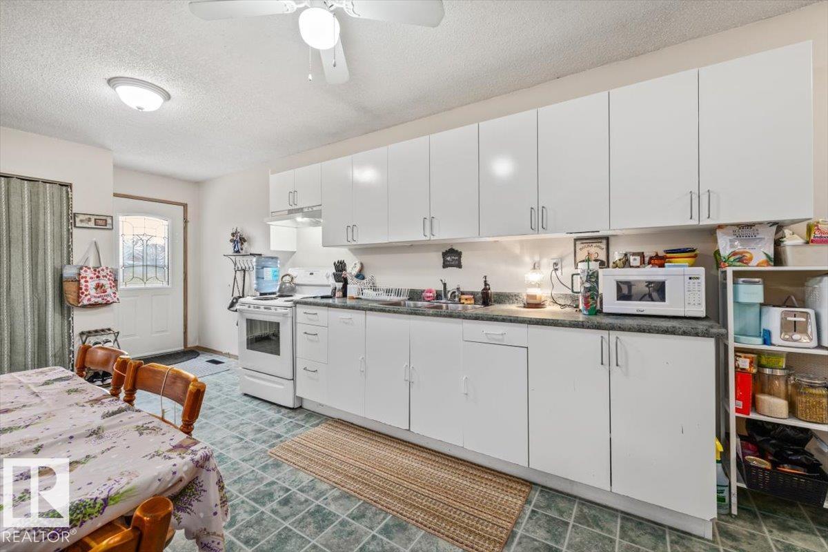 4411 209 ST NW - 26