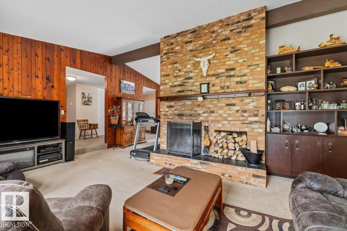 4411 209 ST NW - 8