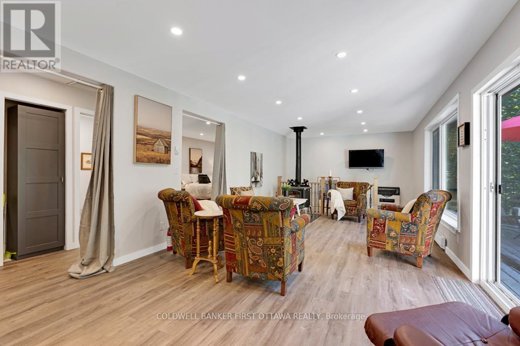 4031 BOLINGBROKE ROAD - 10