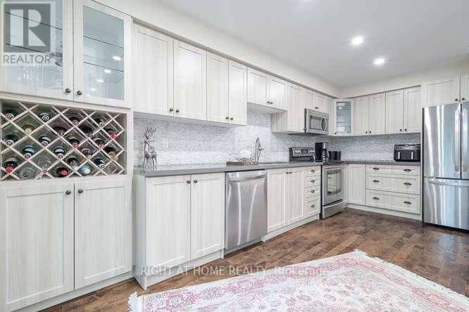 17 MACHELL AVENUE N - 5