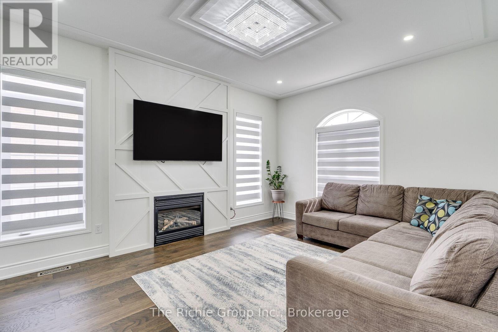 59 TARQUINI CRESCENT - 13