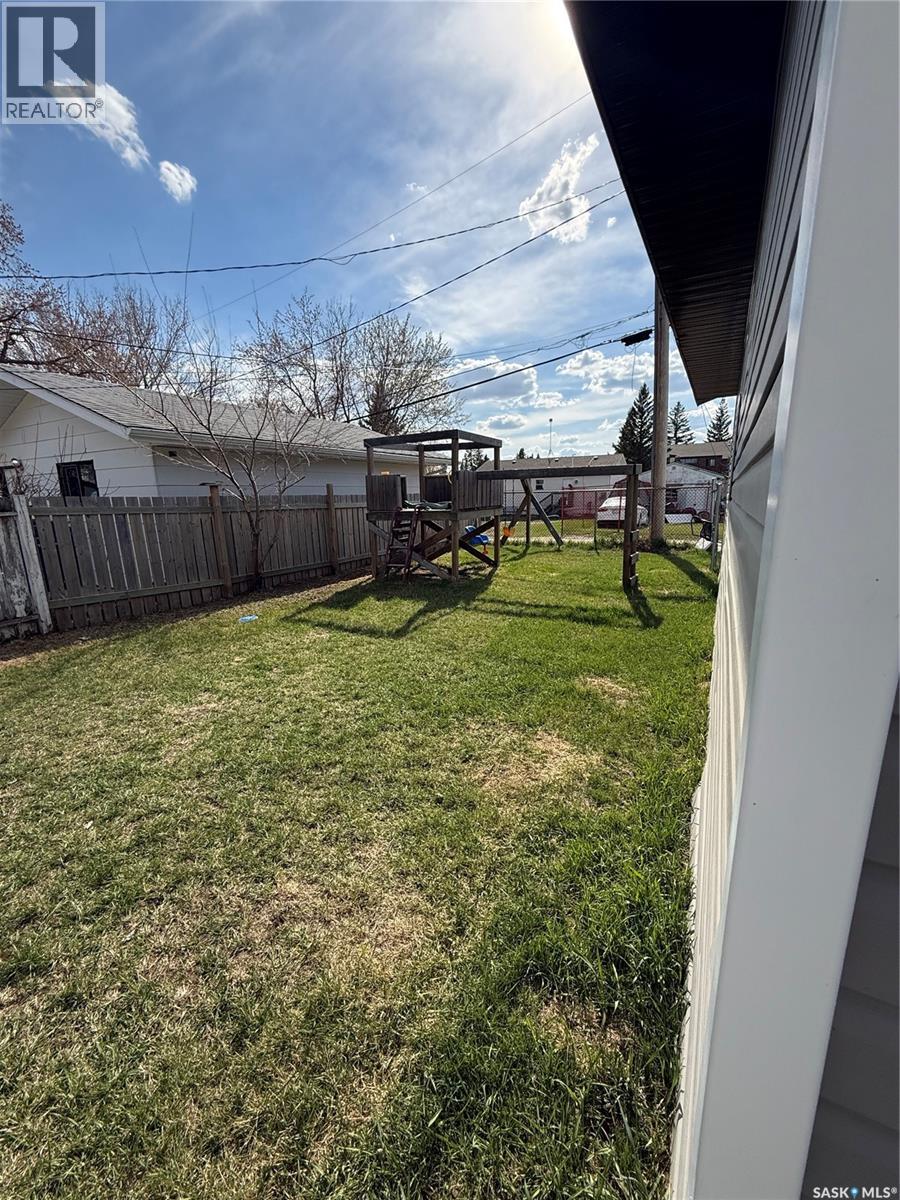 804 6TH STREET W - 27