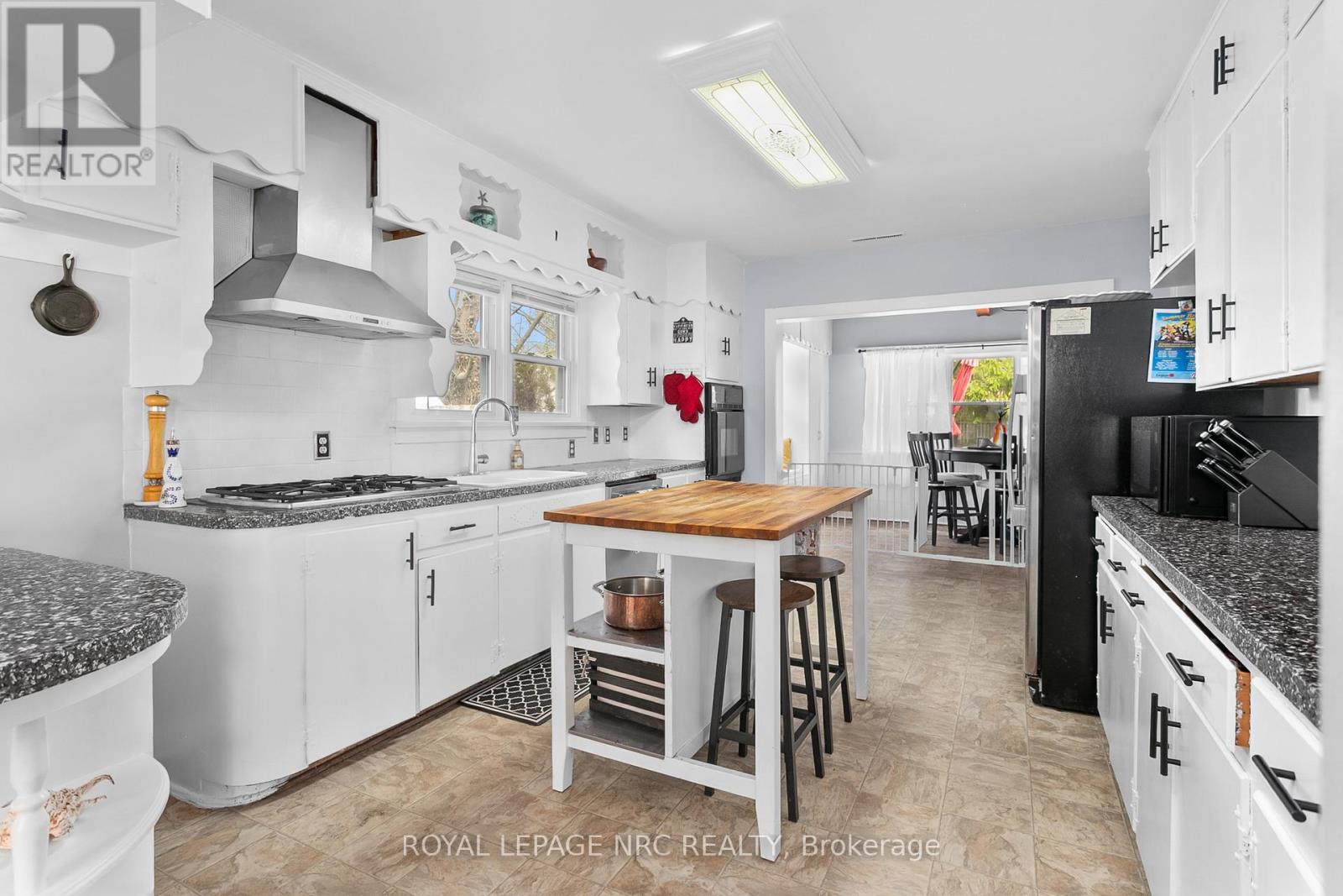3208 YOUNG AVENUE - 12