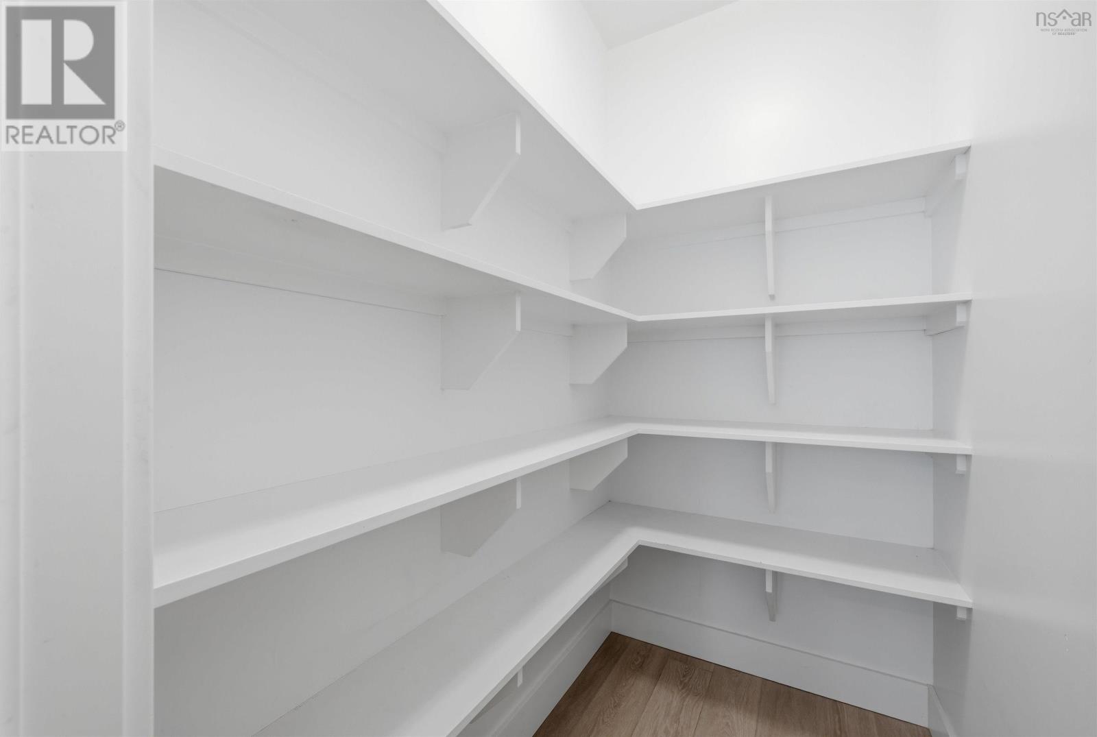 72 Tyler Street - 10