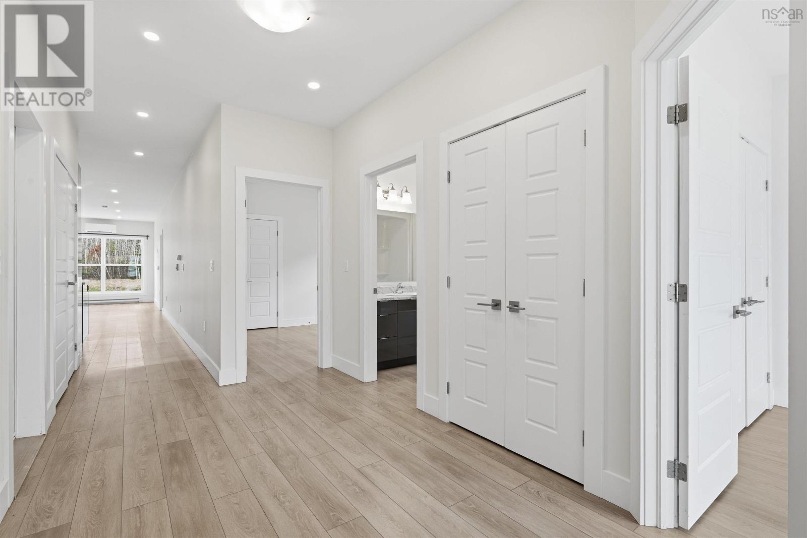 72 Tyler Street - Image 2