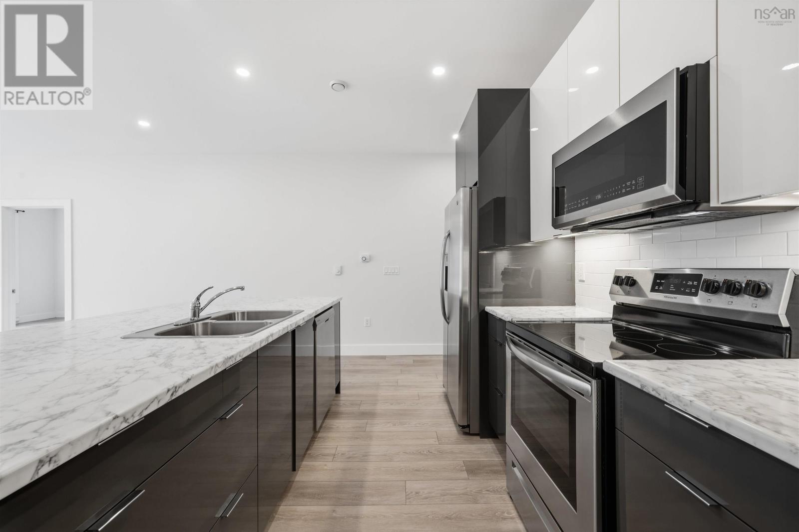 72 Tyler Street - 8