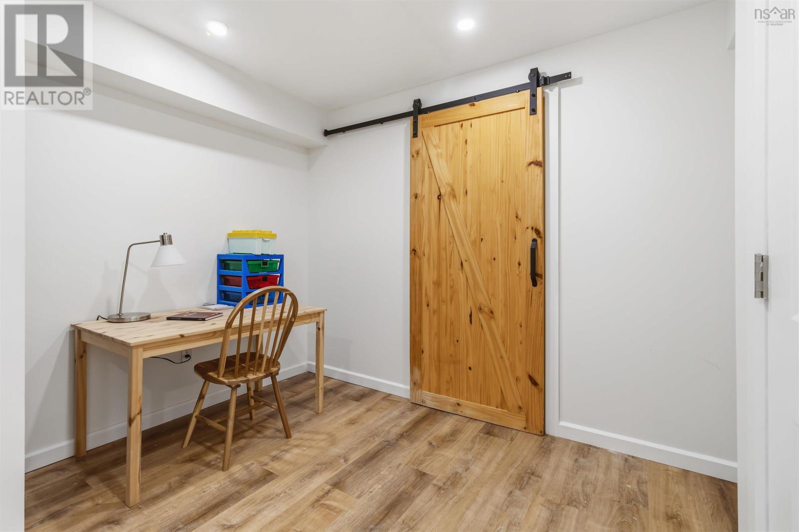 176 Clivedon Court - 35