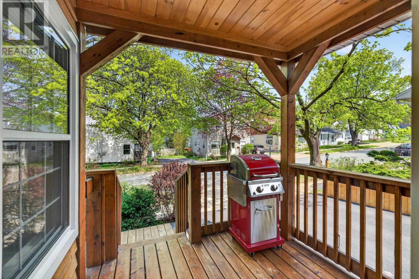 Property 24 of 27 of 2989 Connaught Avenue