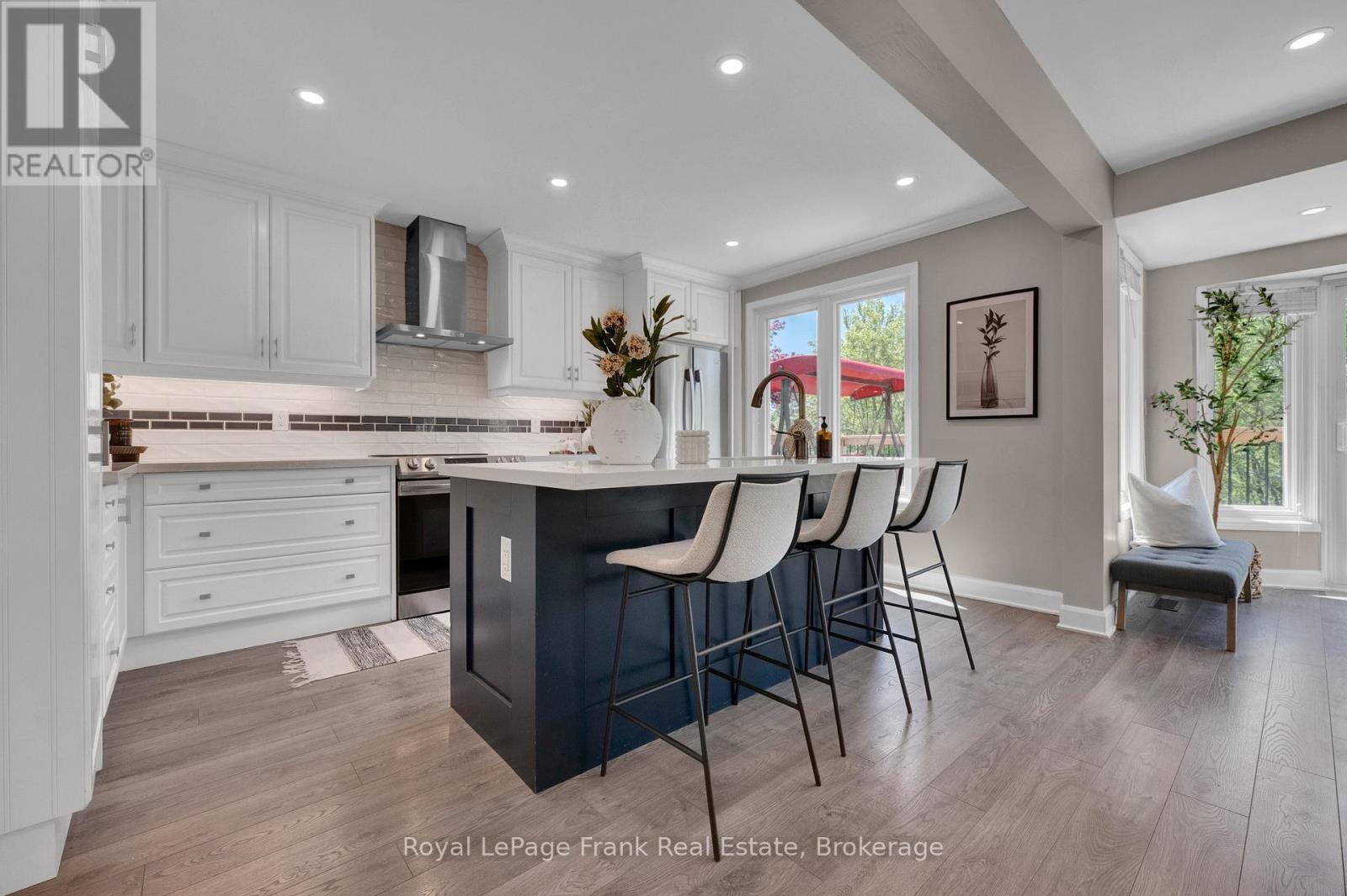 53 PINEDALE CRESCENT - 24