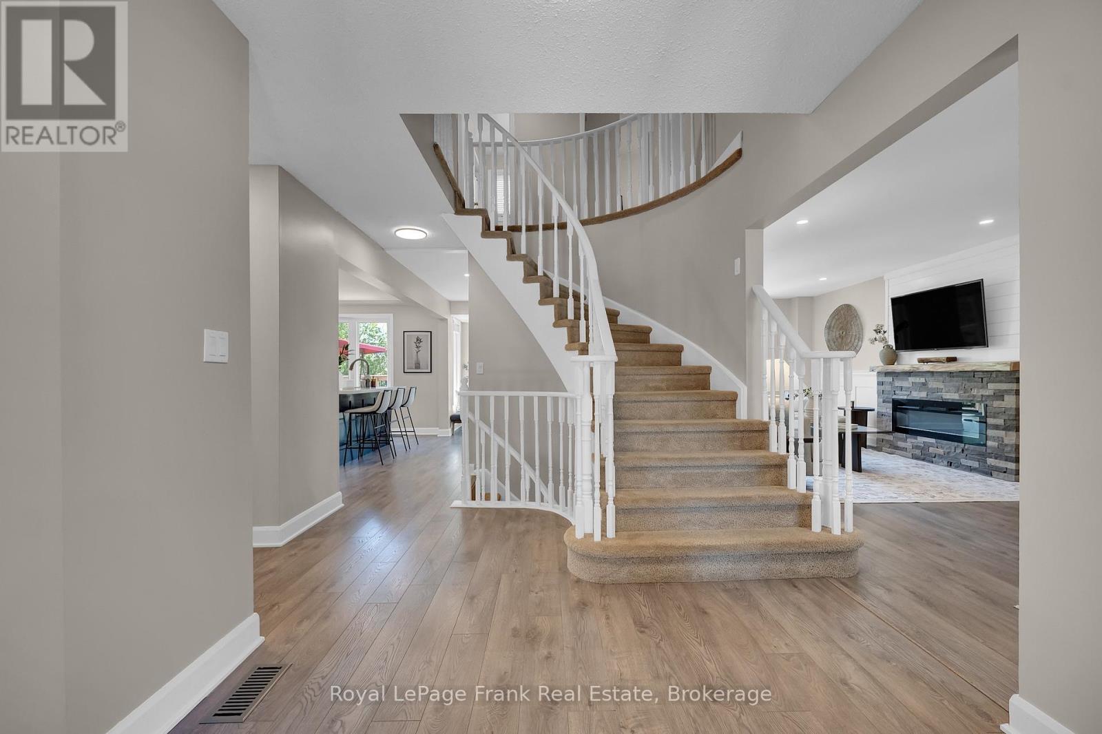 53 PINEDALE CRESCENT - 6
