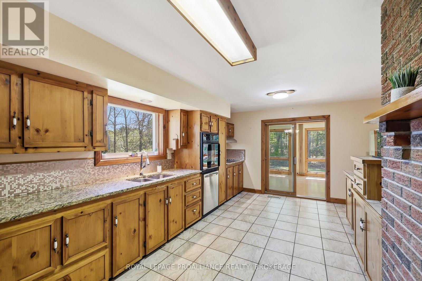 3384 MURTON ROAD - 8