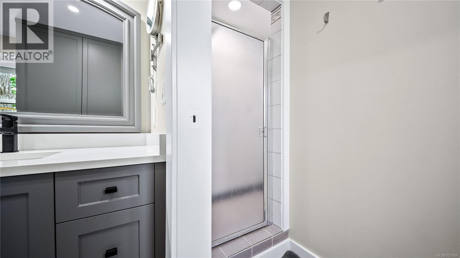 6258 Robin Way, Central Saanich