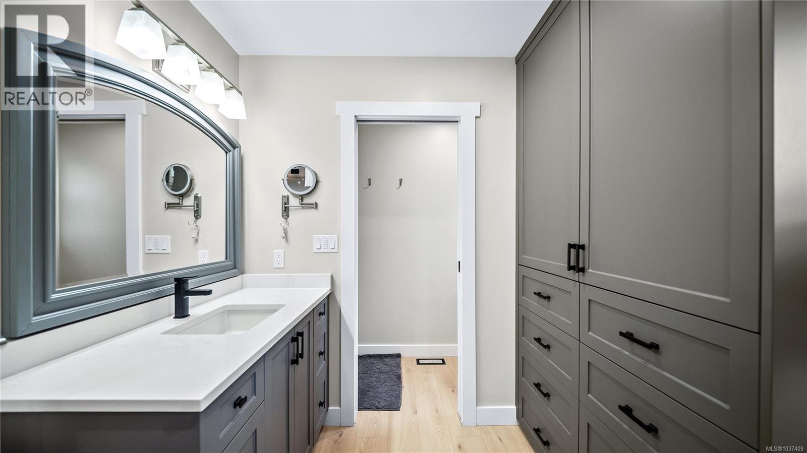 6258 Robin Way - 22