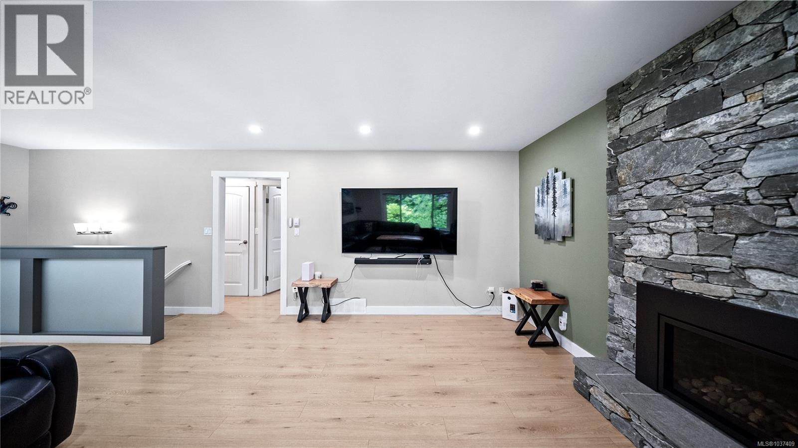 6258 Robin Way, Central Saanich
