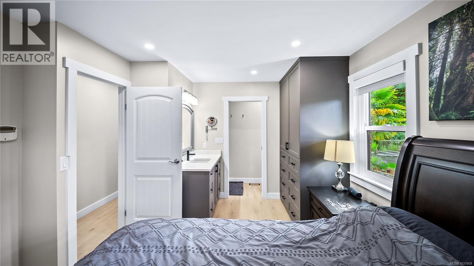 6258 Robin Way, Central Saanich
