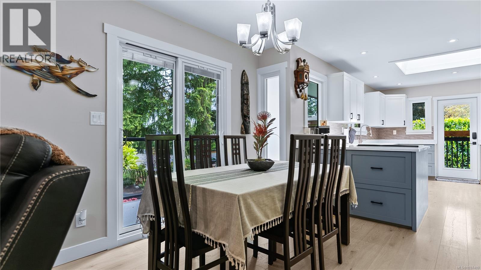 6258 Robin Way, Central Saanich