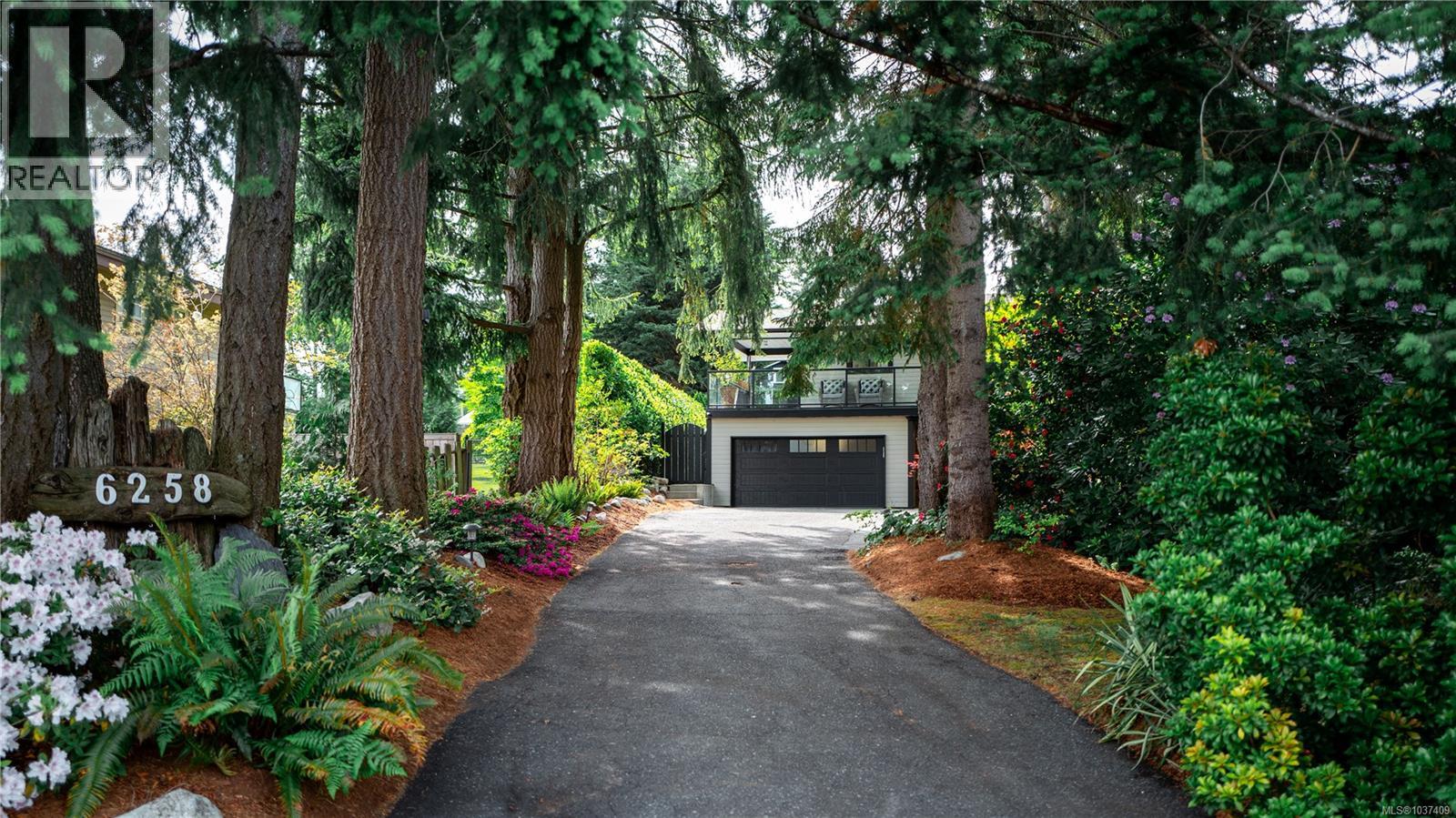 6258 Robin Way, Central Saanich