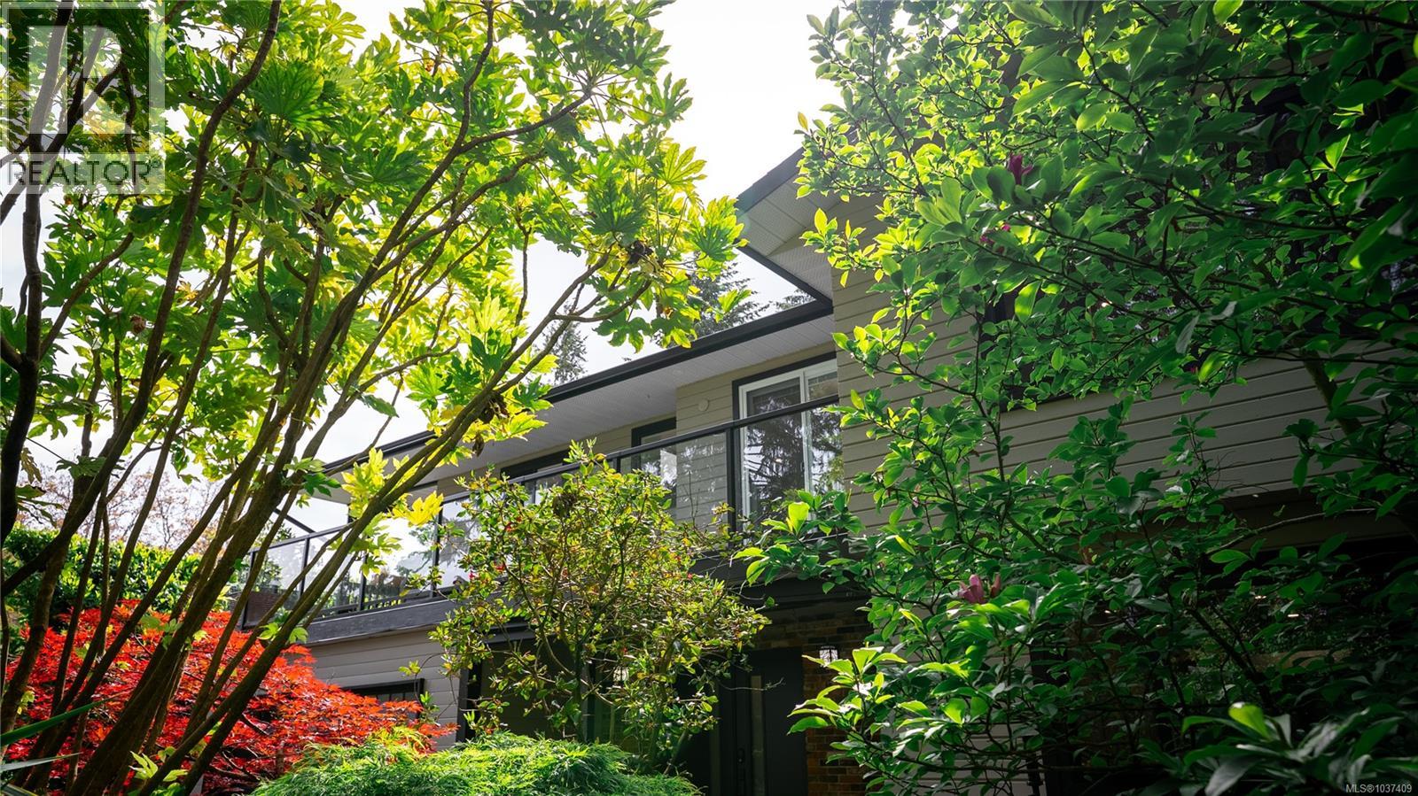 6258 Robin Way, Central Saanich