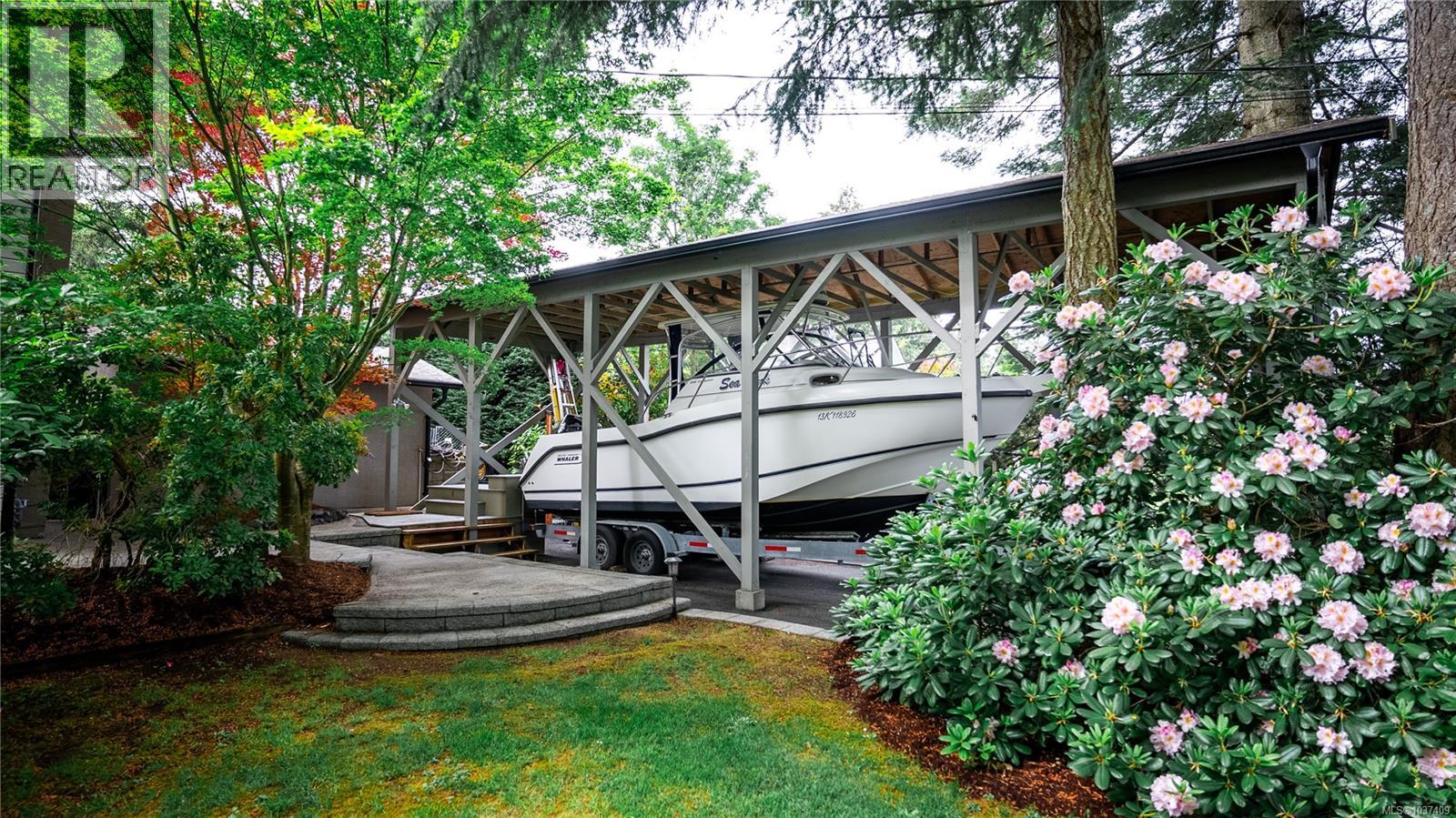 6258 Robin Way, Central Saanich