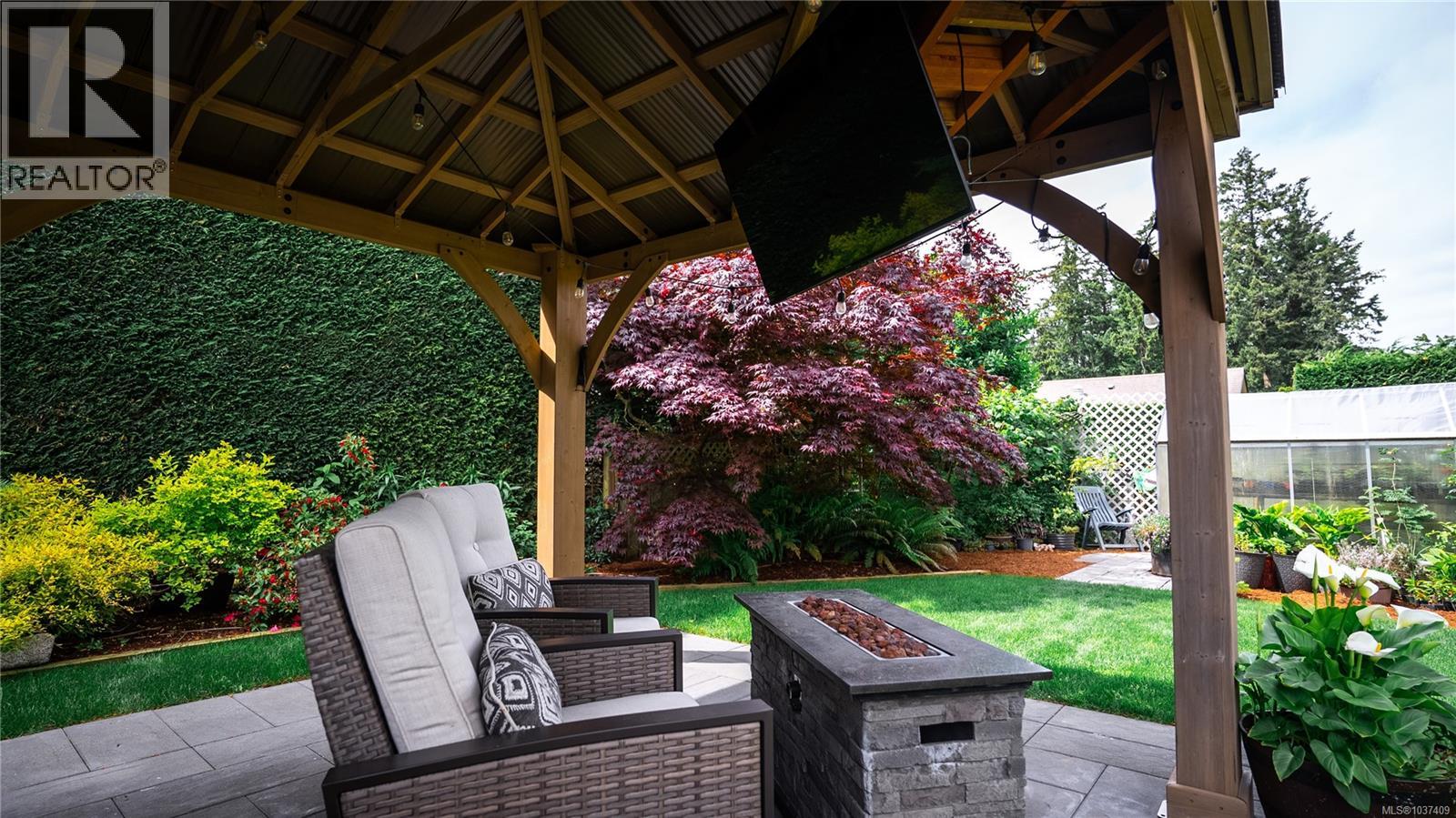 6258 Robin Way, Central Saanich